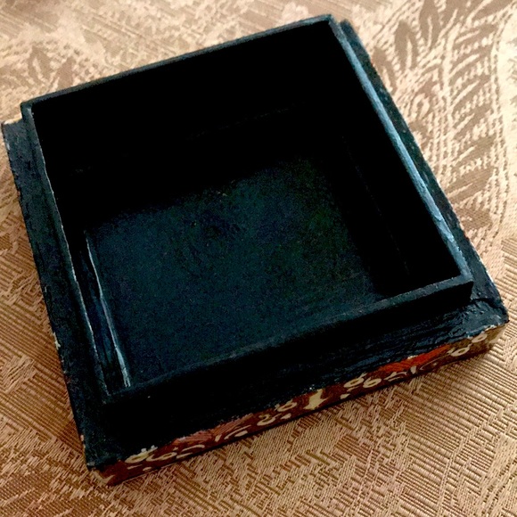 Beautiful handcrafted box from Kashmir with intricate design - Picture 5 of 7